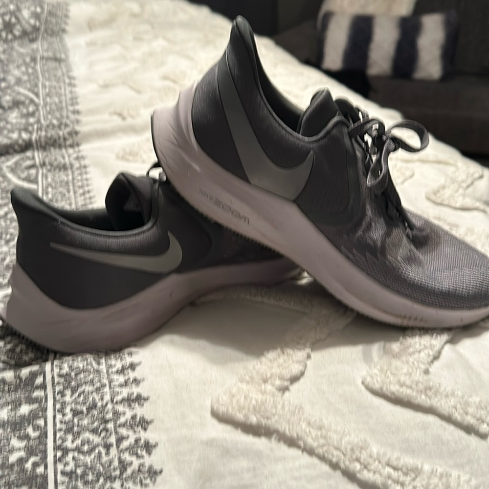 Gray Nike Zoom Sz 9.5